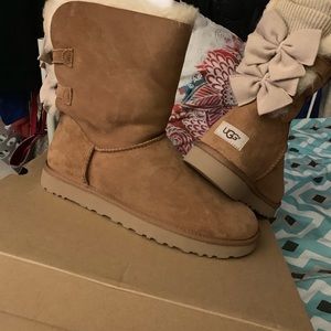 UGG w Bailey Bow, short ruffle